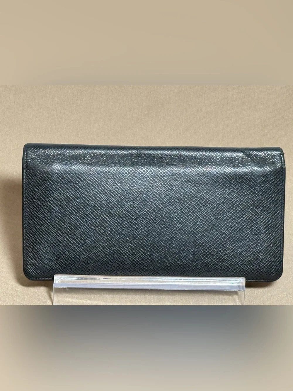 ✨Louis Vuitton✨ Brazza Long Wallet Black Taiga Leather Bifold - Authentic GUC